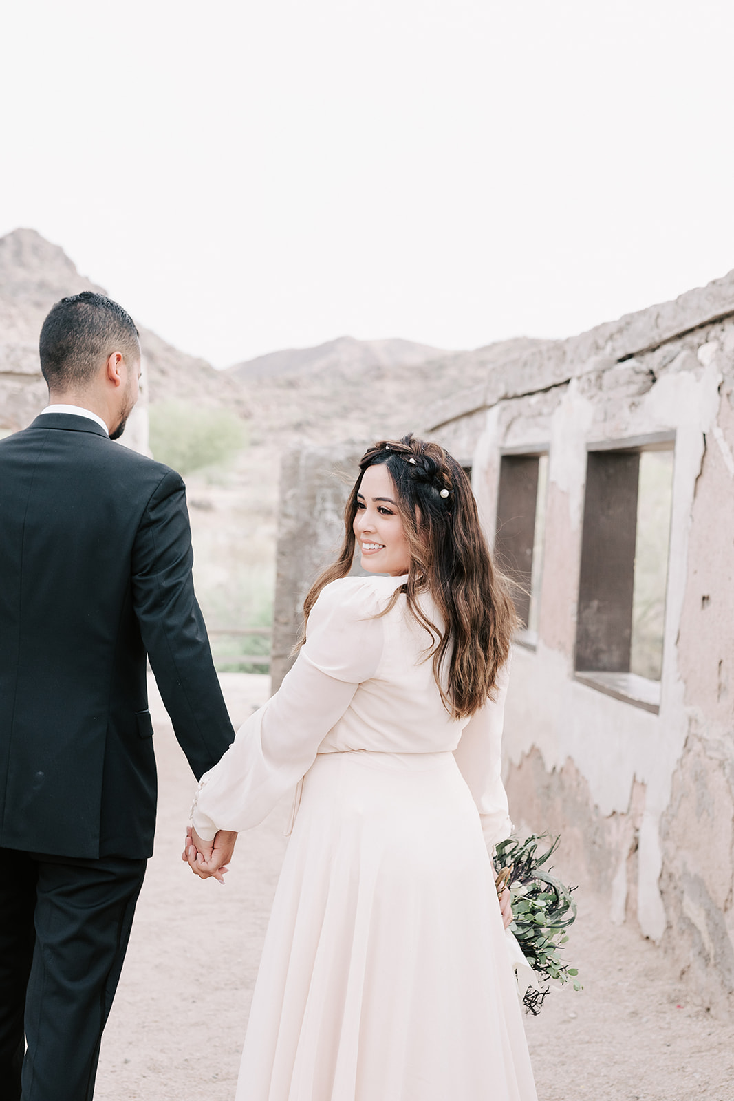 A couple on an Arizona elopement